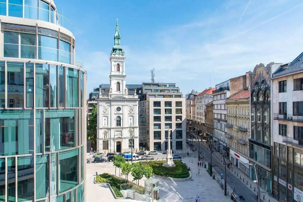 2Budapest Eye-Freegym And Sauna Luxury Home Exterior photo