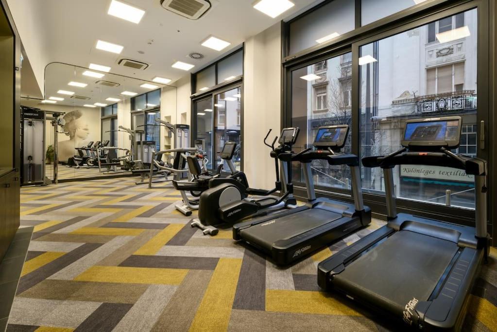 2Budapest Eye-Freegym And Sauna Luxury Home Exterior photo