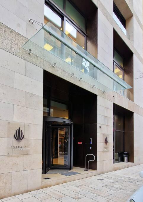 2Budapest Eye-Freegym And Sauna Luxury Home Exterior photo